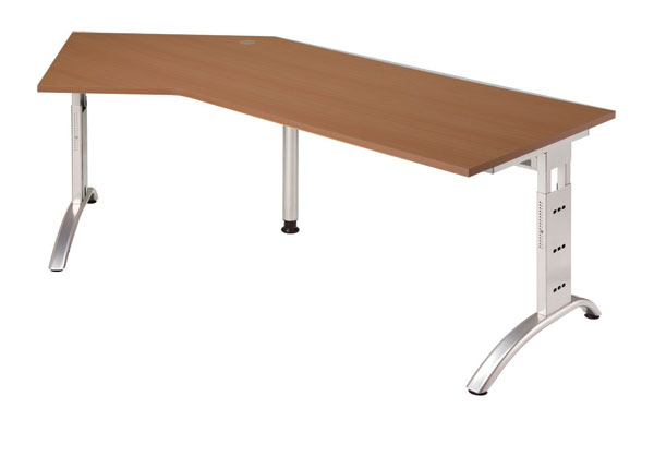 135° Winkelschreibtisch 210 cm, C-Fuß Gestell in Silber