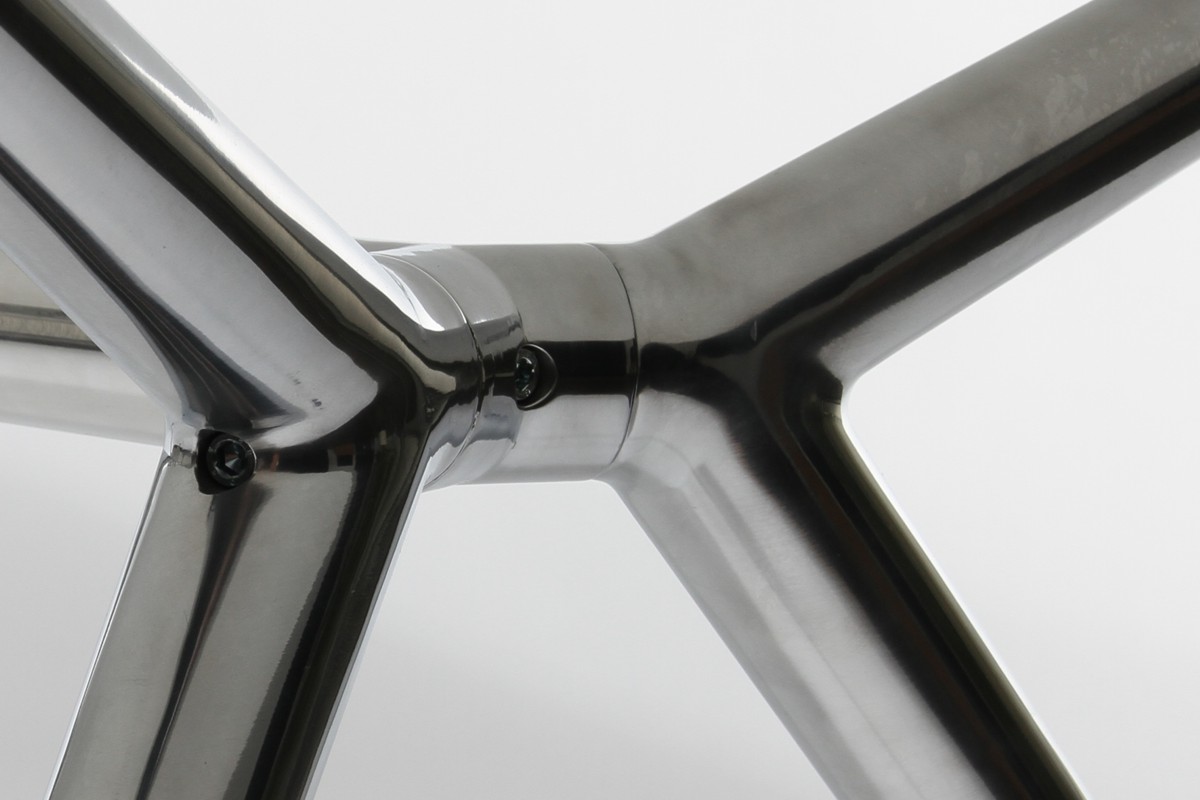 W-Table - 180 cm - Glas weiß satiniert - Gestell poliert